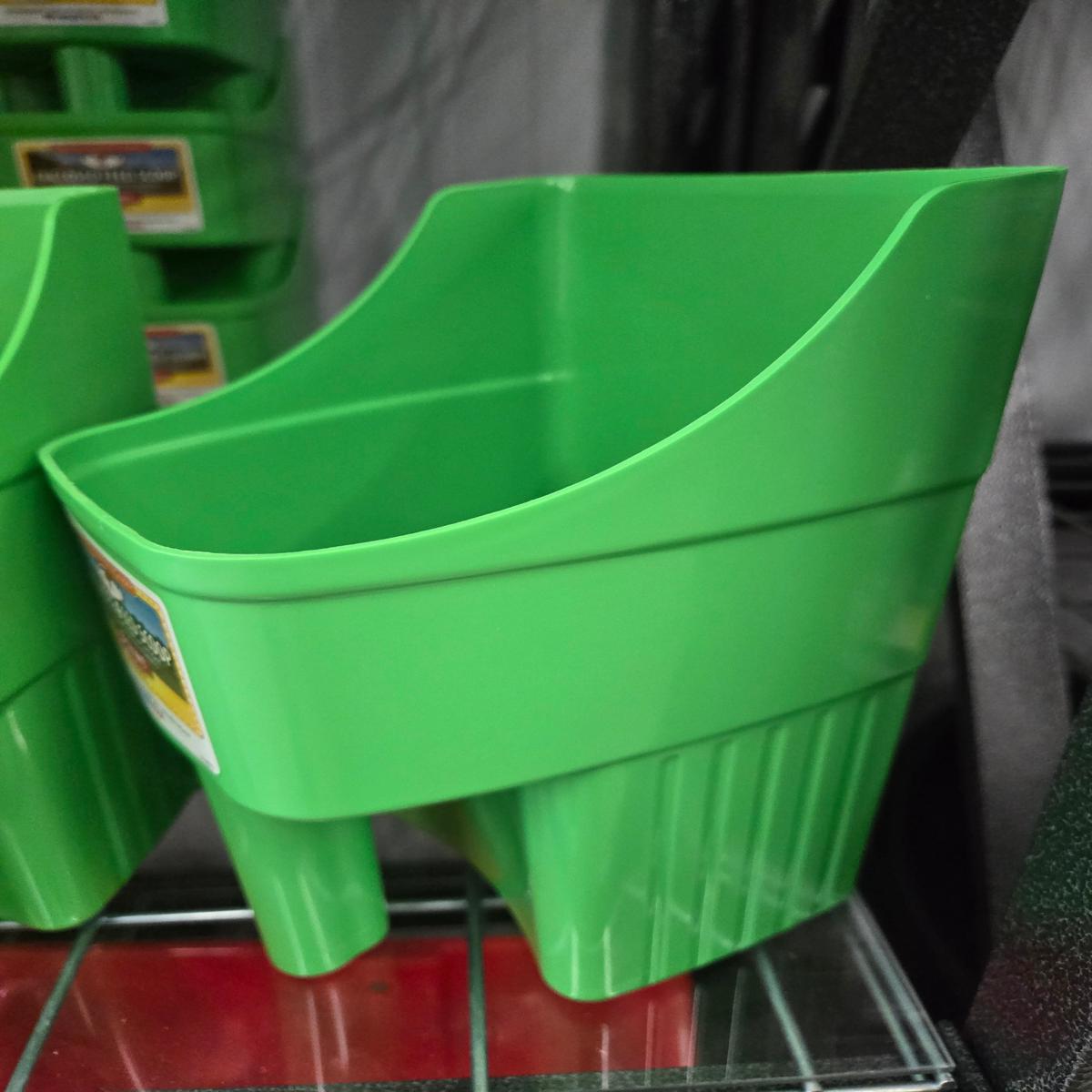 3QT Enclosed Plastic Feed Scoop in Lime Green