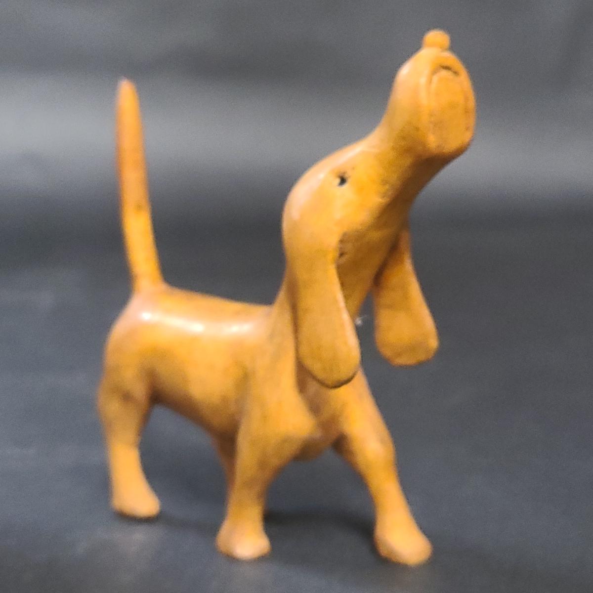 WOOD DOG WITH NOSE IN AIR